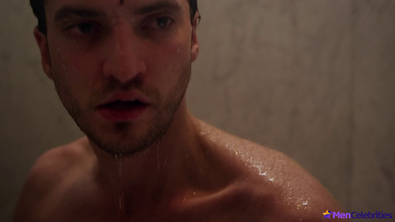 Richard Harmon nude shower in The Return