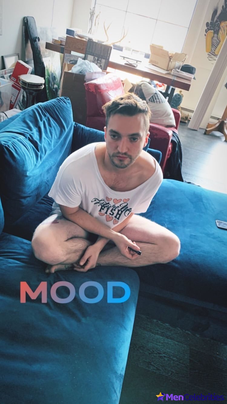 Richard Harmon shirtless and sexy pics