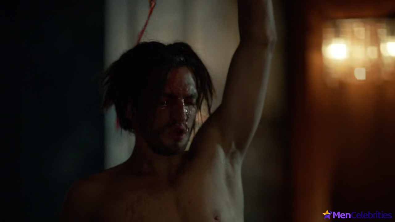 Richard Harmon shirtless in The 100 3-01 Wanheda Part 1