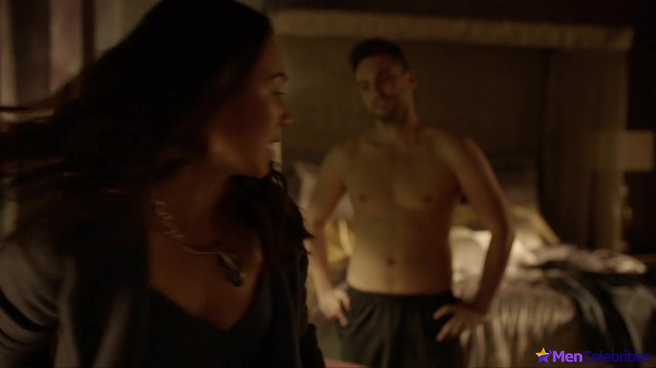 Richard Harmon naked in The 100 7-07 The Queens Gambit