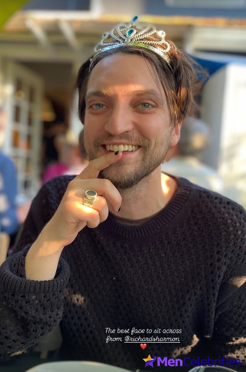 Richard Harmon shirtless and sexy pics