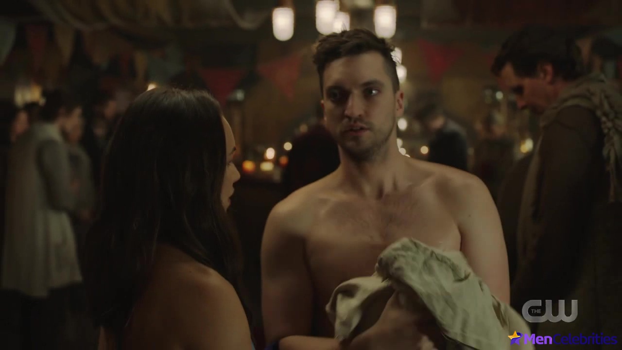 Richard Harmon shirtless in The 100 7-05 Welcome To Bardo