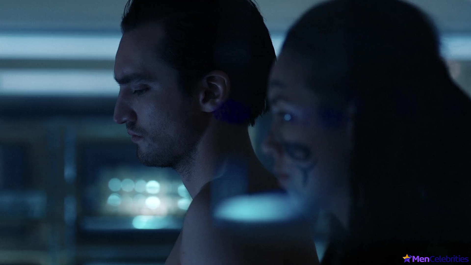 Richard Harmon shirtless in The 100 4-09 DNR