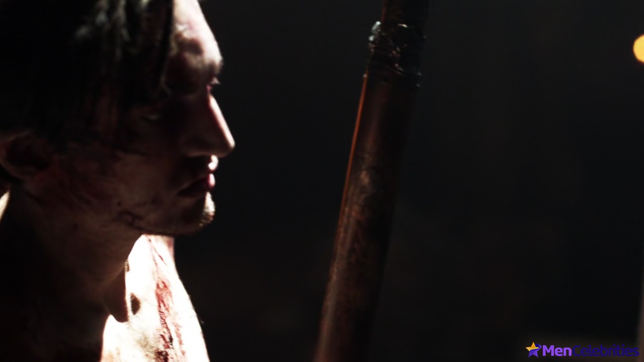 Richard Harmon shirtless in The 100 3-07 Thirteen