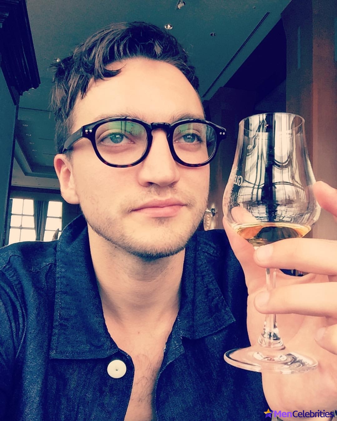 Richard Harmon shirtless and sexy pics