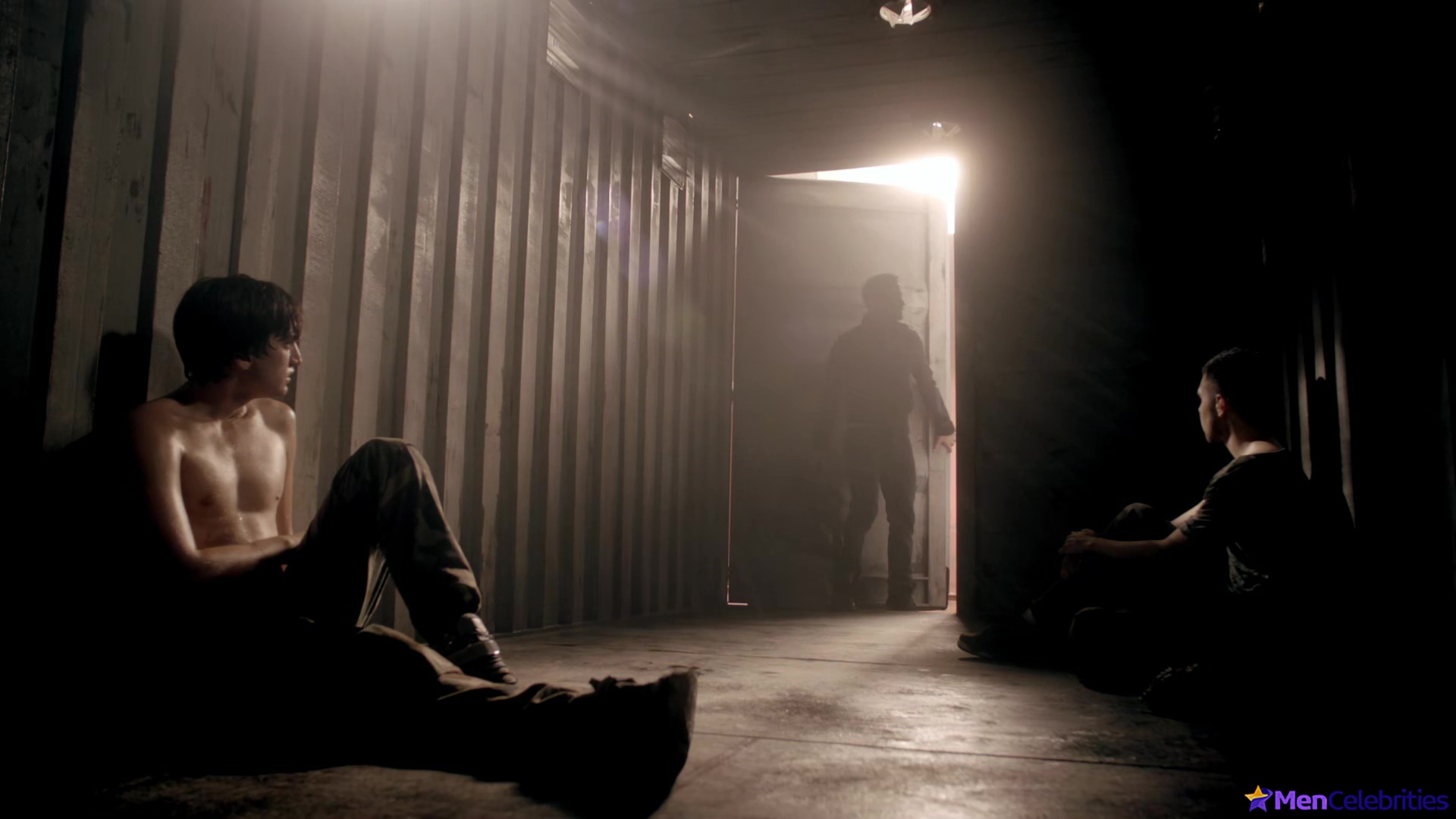 Richard Harmon shirtless in Rogue 1-03 Cathys Song