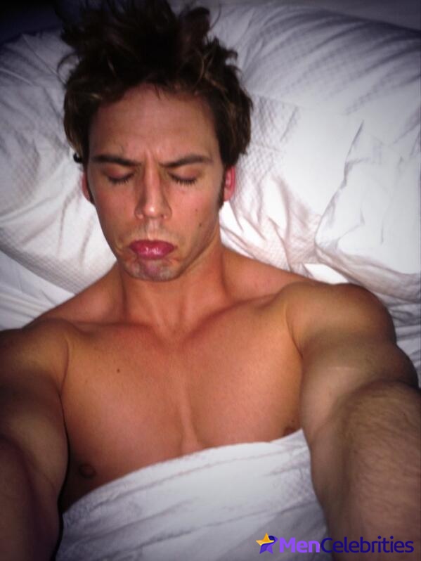 Sam Claflin penis selfie