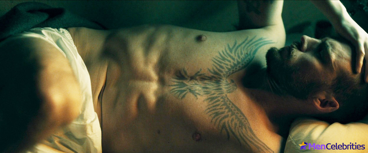 Sam Claflin naked scenes
