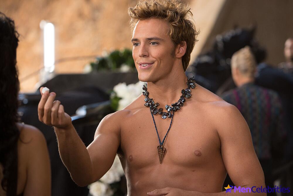 Sam Claflin shirtless movie scenes