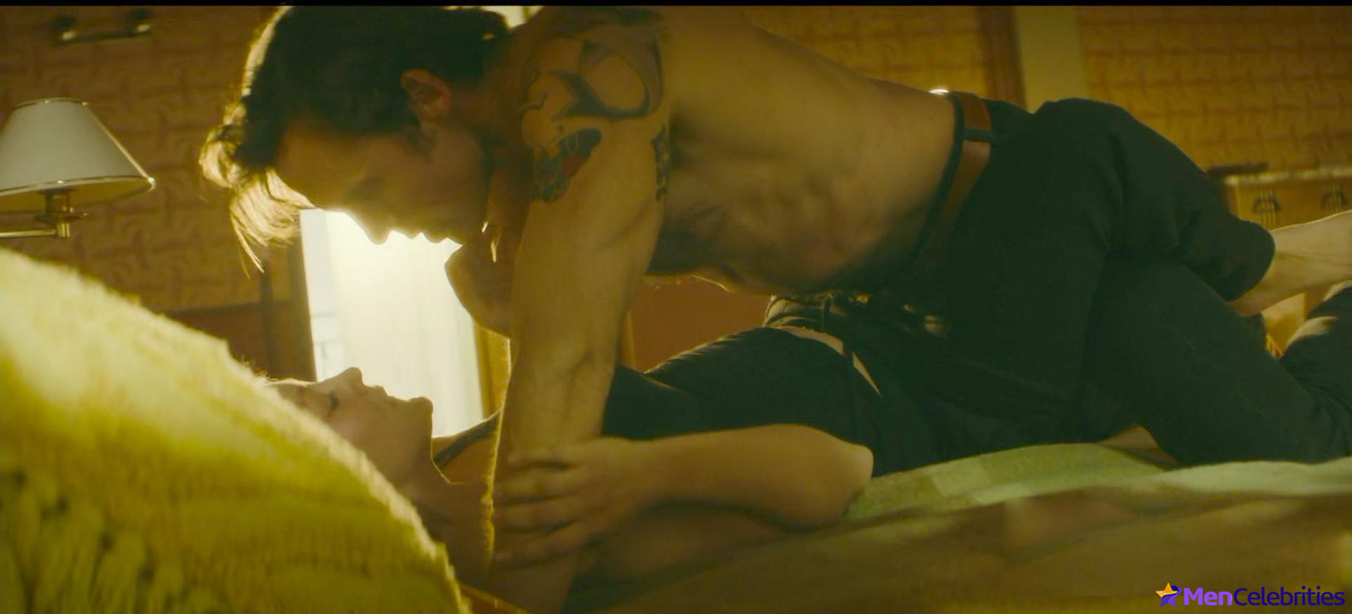 Sam Claflin nude scenes in Vanished