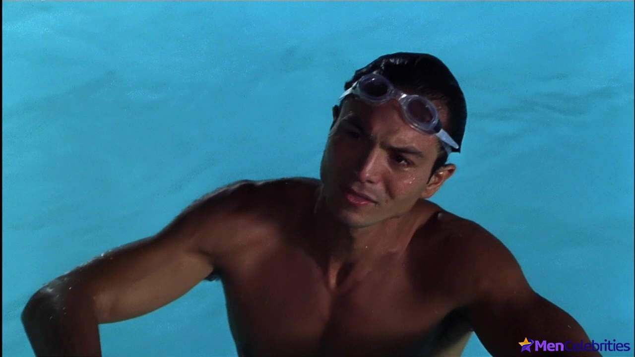 Benjamin Bratt shirtless in Miss Congeniality