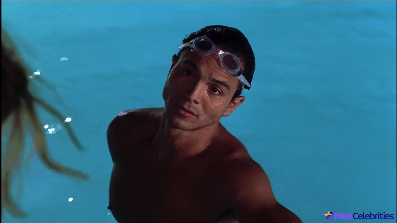Benjamin Bratt shirtless in Miss Congeniality