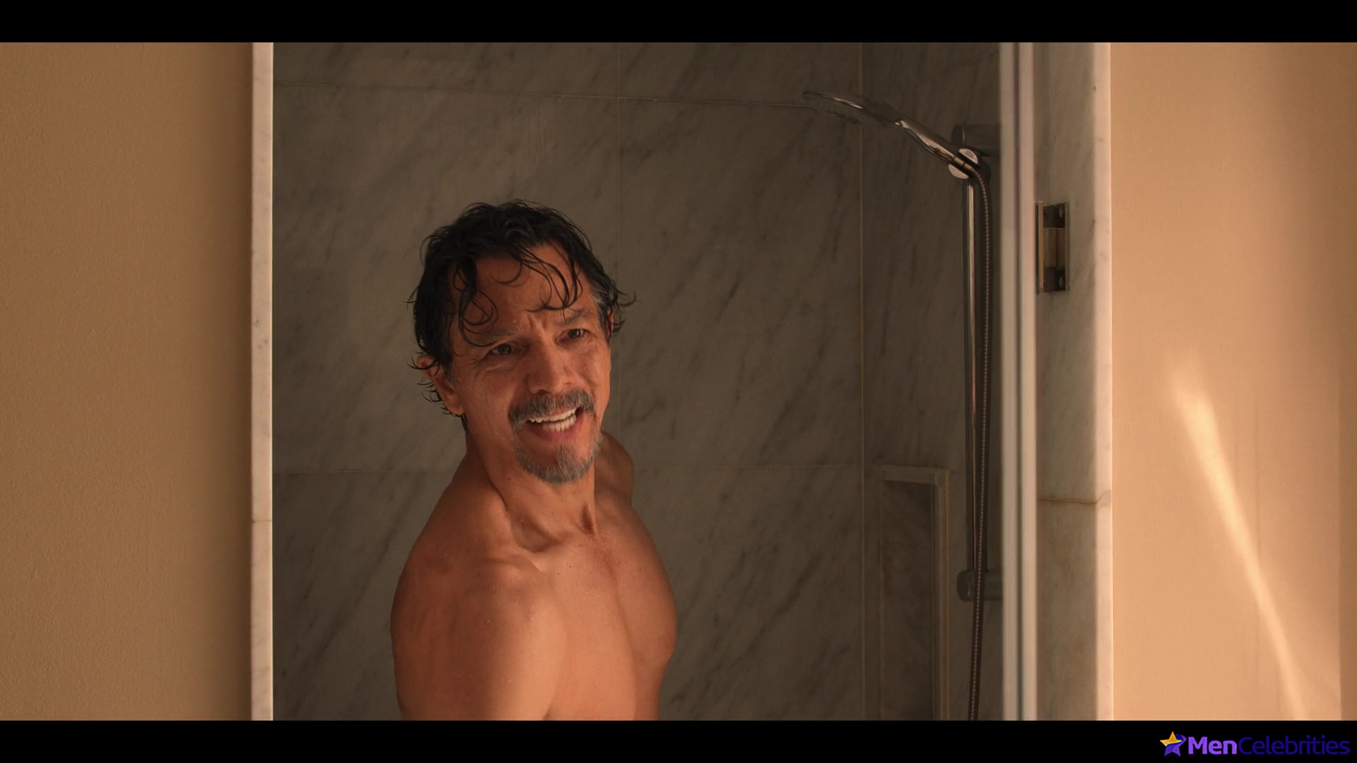 Benjamin Bratt nudes in Mother Of The Bride