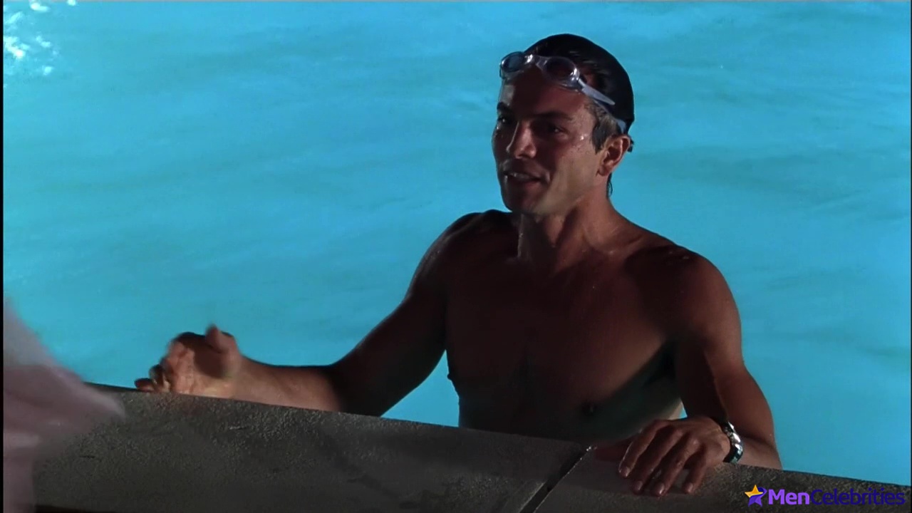 Benjamin Bratt shirtless in Miss Congeniality