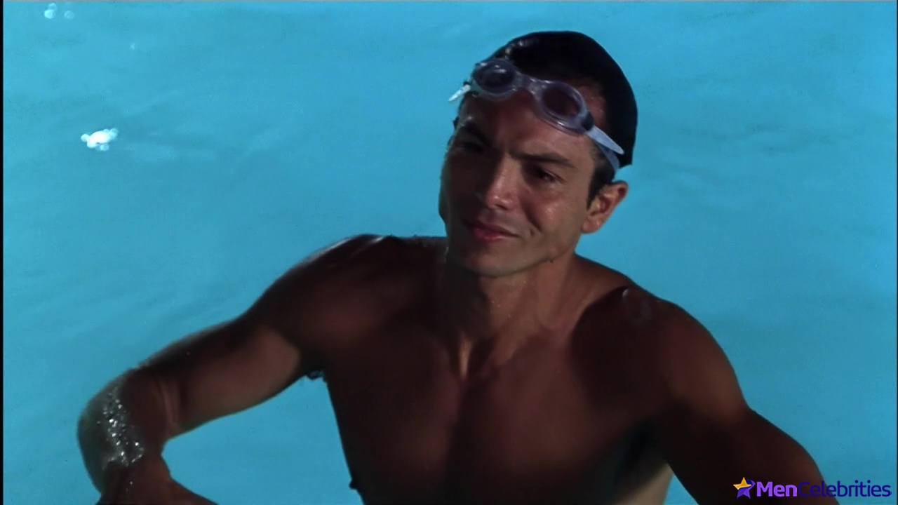 Benjamin Bratt shirtless in Miss Congeniality