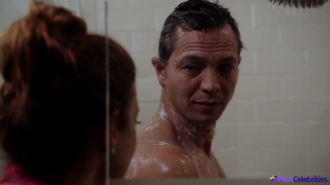 Benjamin Bratt shirtless in Private Practice 5-21 Drifting Back