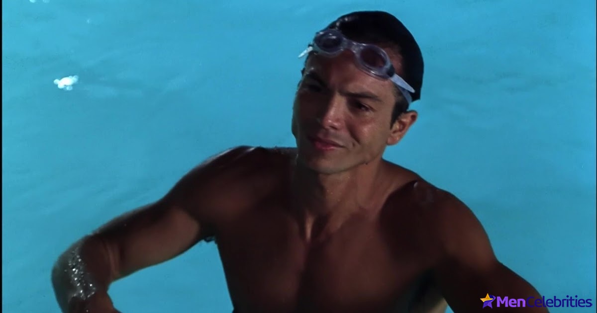 Benjamin Bratt shirtless in Miss Congeniality