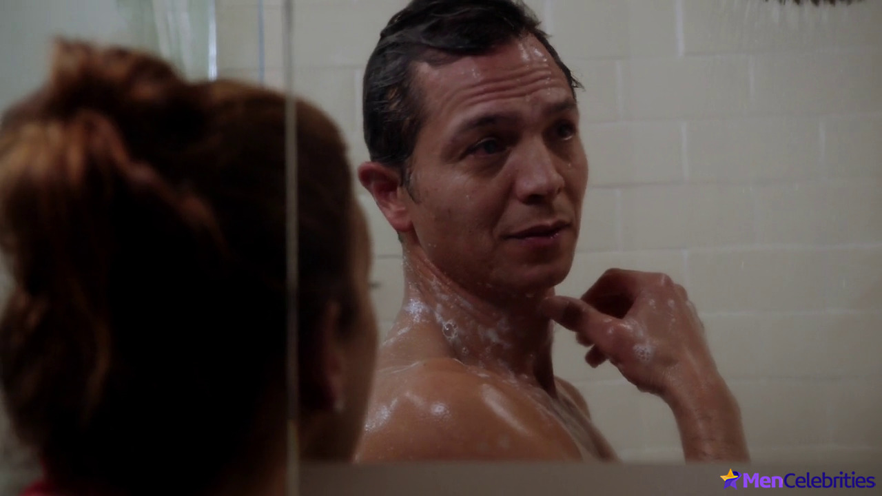 Benjamin Bratt shirtless in Private Practice 5-21 Drifting Back