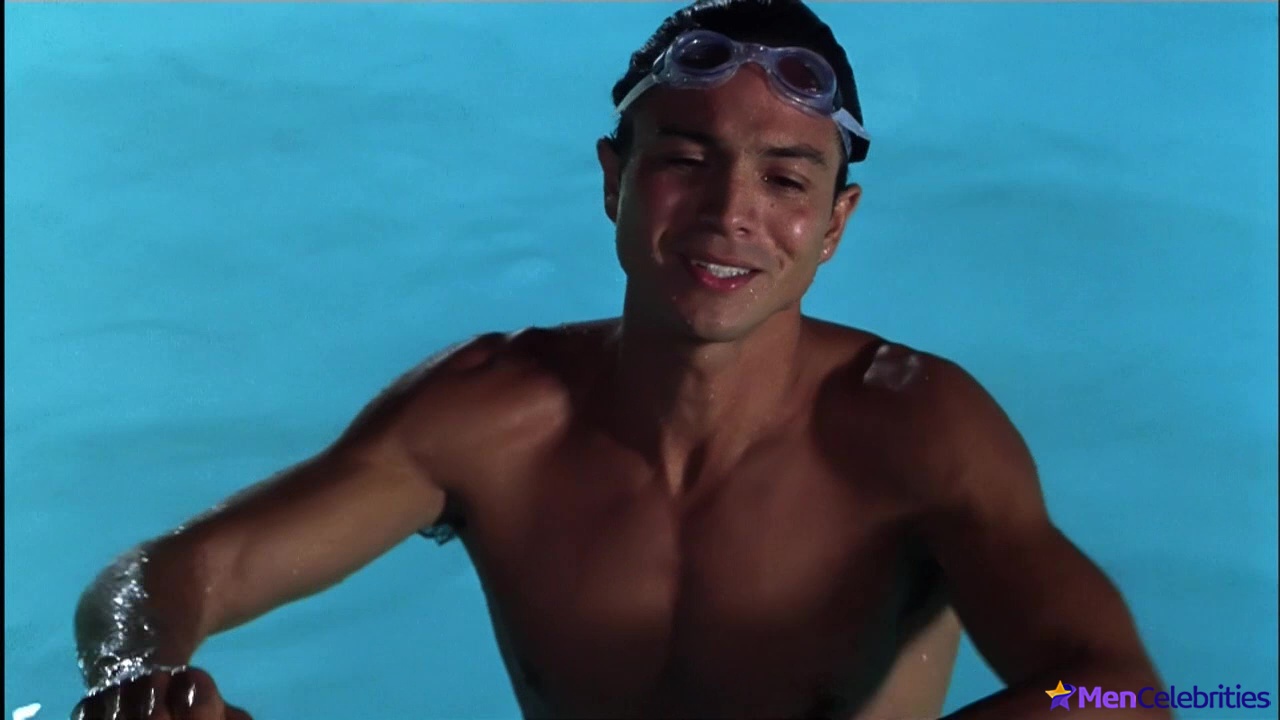 Benjamin Bratt shirtless in Miss Congeniality