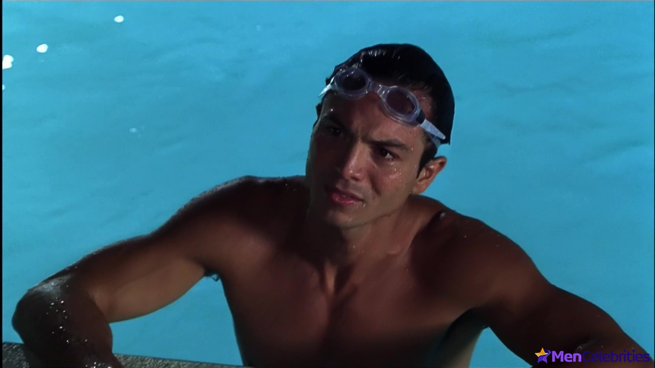 Benjamin Bratt shirtless in Miss Congeniality