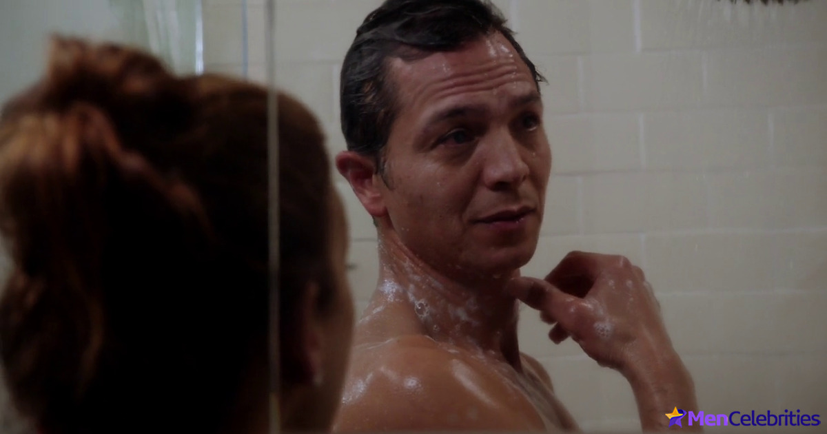 Benjamin Bratt shirtless in Private Practice 5-21 Drifting Back