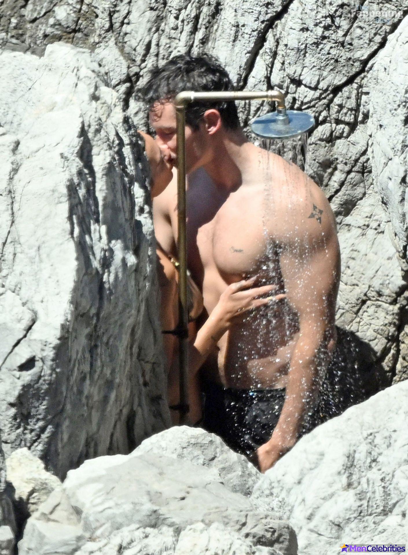 Callum Turner shirtless pics