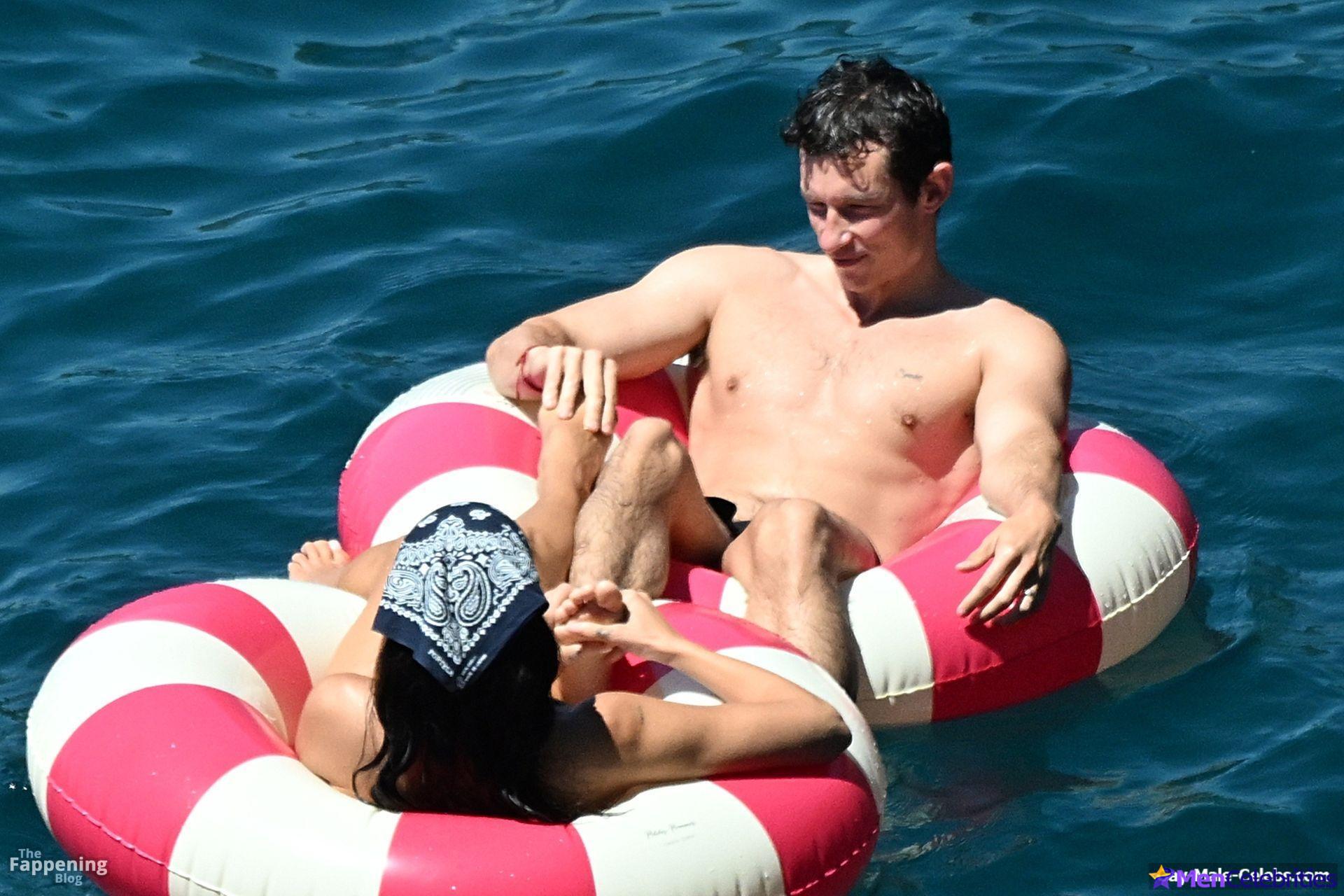 Callum Turner shirtless pics