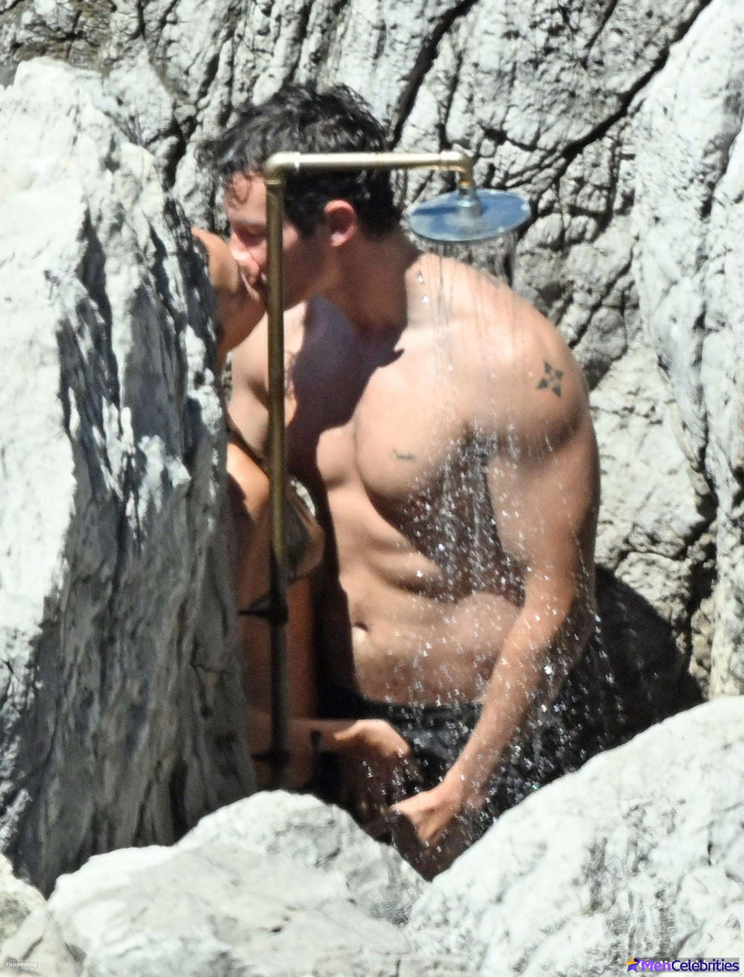 Callum Turner shirtless pics