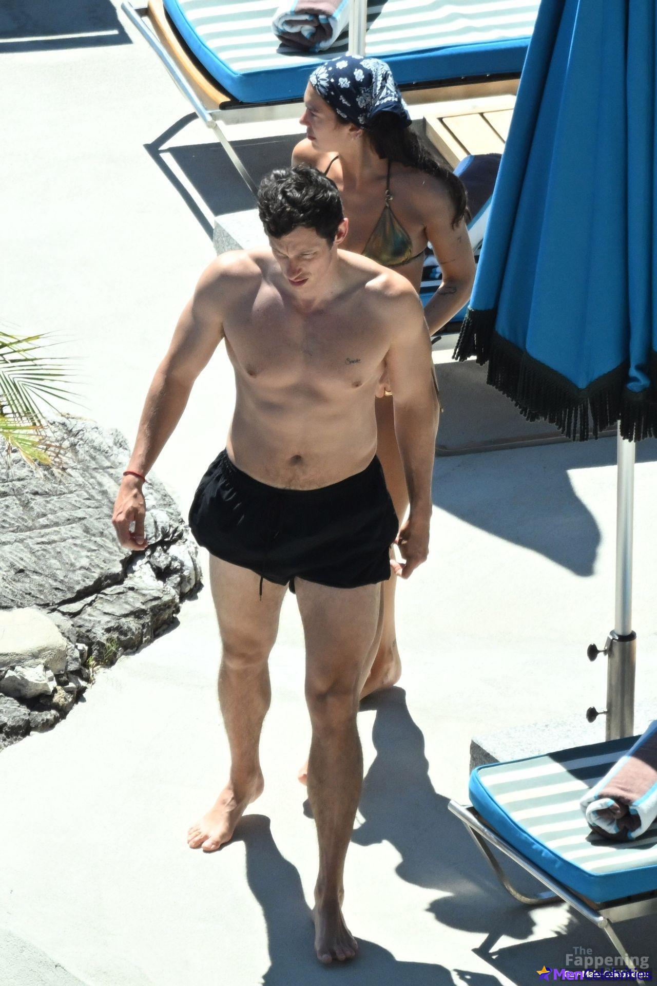 Callum Turner shirtless pics