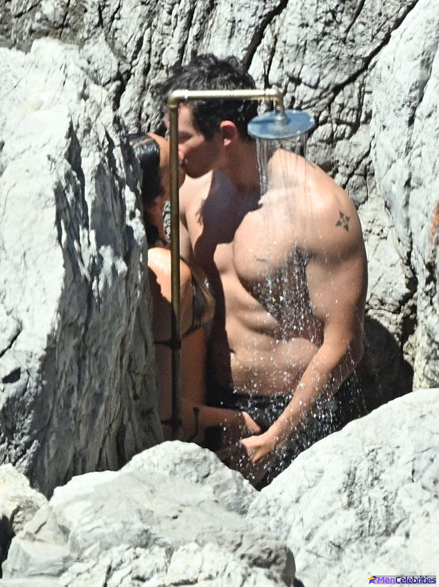 Callum Turner shirtless pics