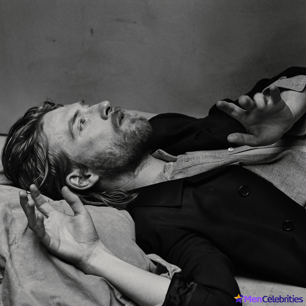 Domhnall Gleeson naked and sexy pics