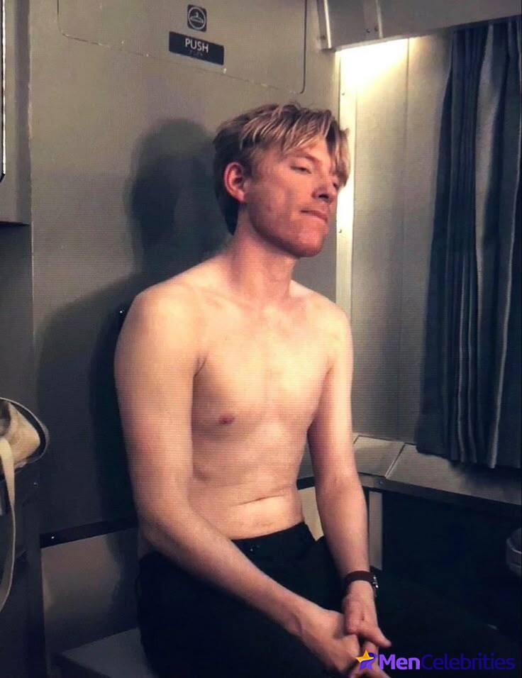 Domhnall Gleeson naked and sexy pics
