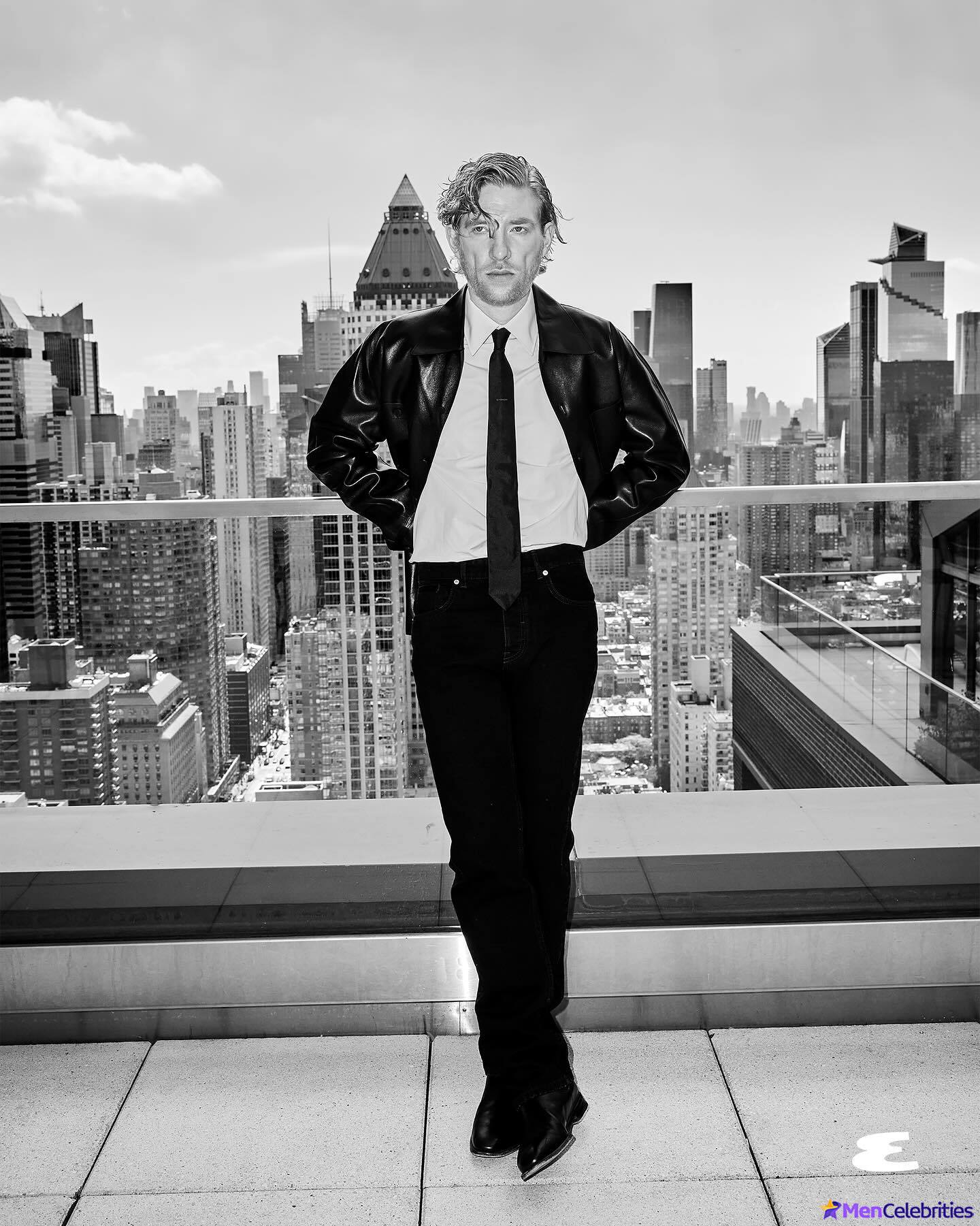 Domhnall Gleeson naked and sexy pics