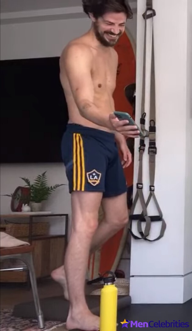Grant Gustin nude and cock bulge pics