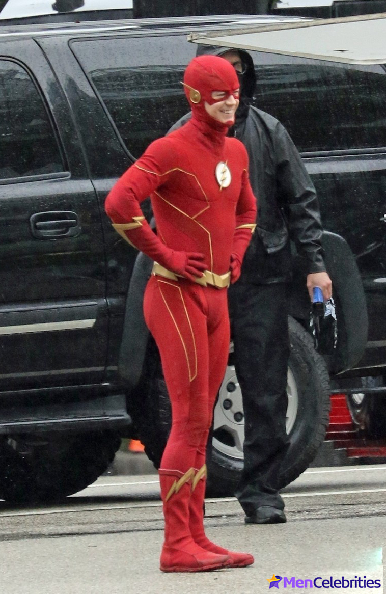 Grant Gustin nude and cock bulge pics