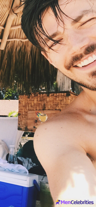 Grant Gustin nude and cock bulge pics
