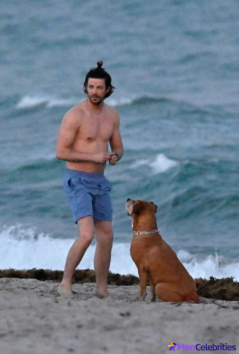Grant Gustin nude and cock bulge pics