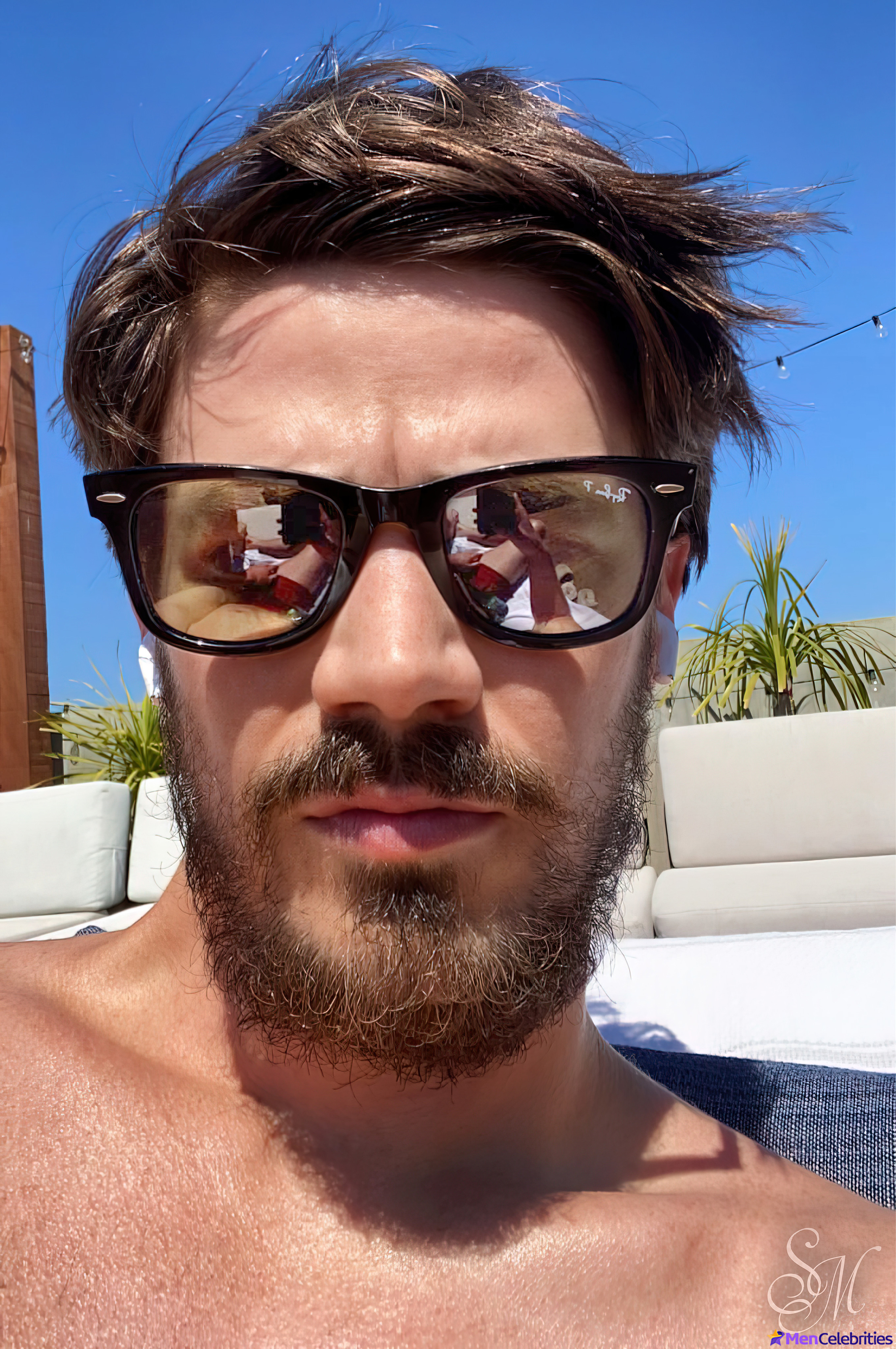 Grant Gustin nude and cock bulge pics