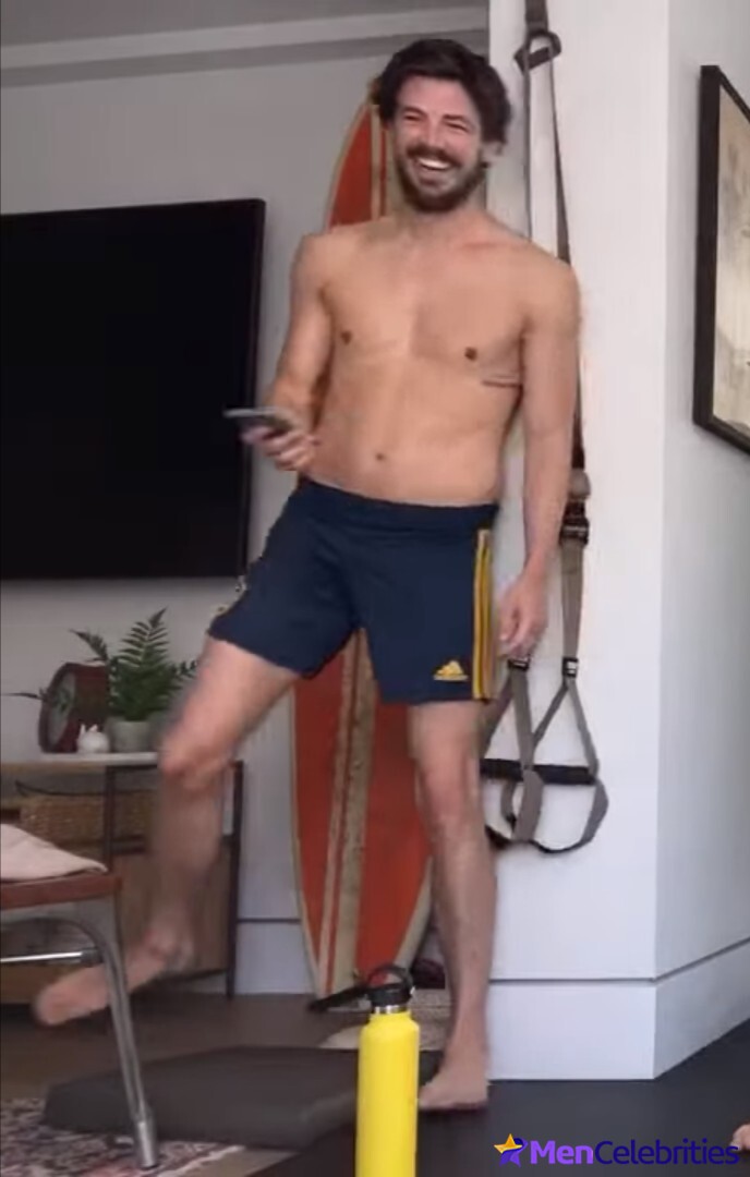 Grant Gustin nude and cock bulge pics