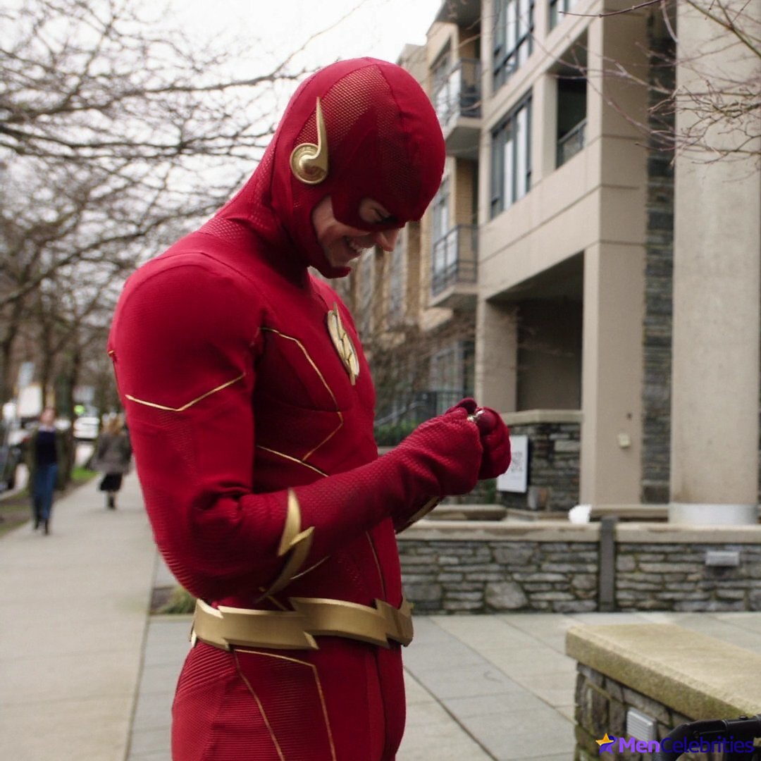 Grant Gustin nude and cock bulge pics