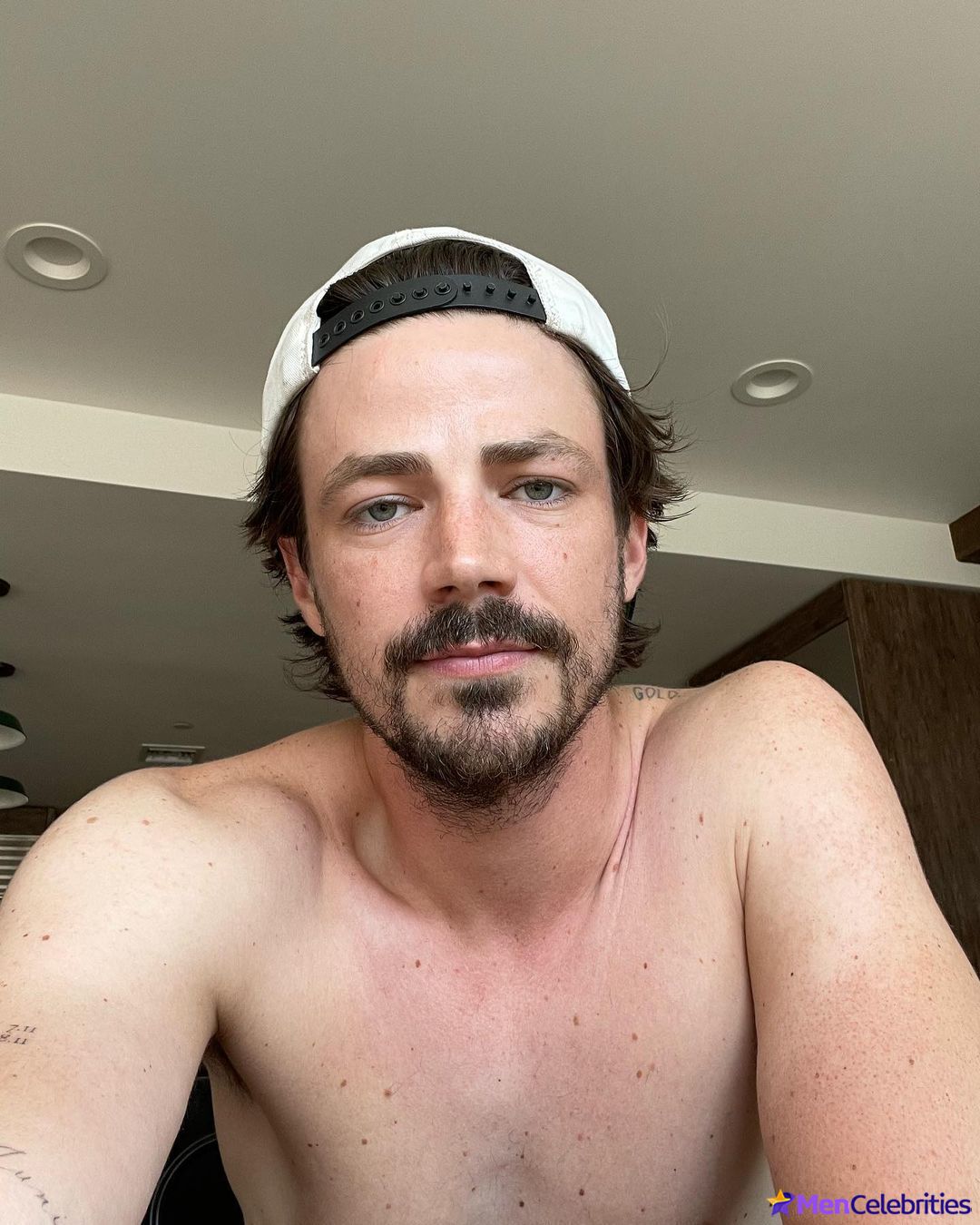 Grant Gustin nude and cock bulge pics