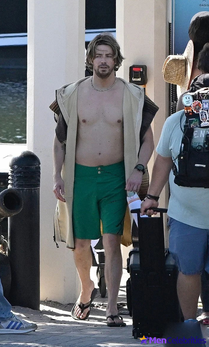 Grant Gustin nude and cock bulge pics