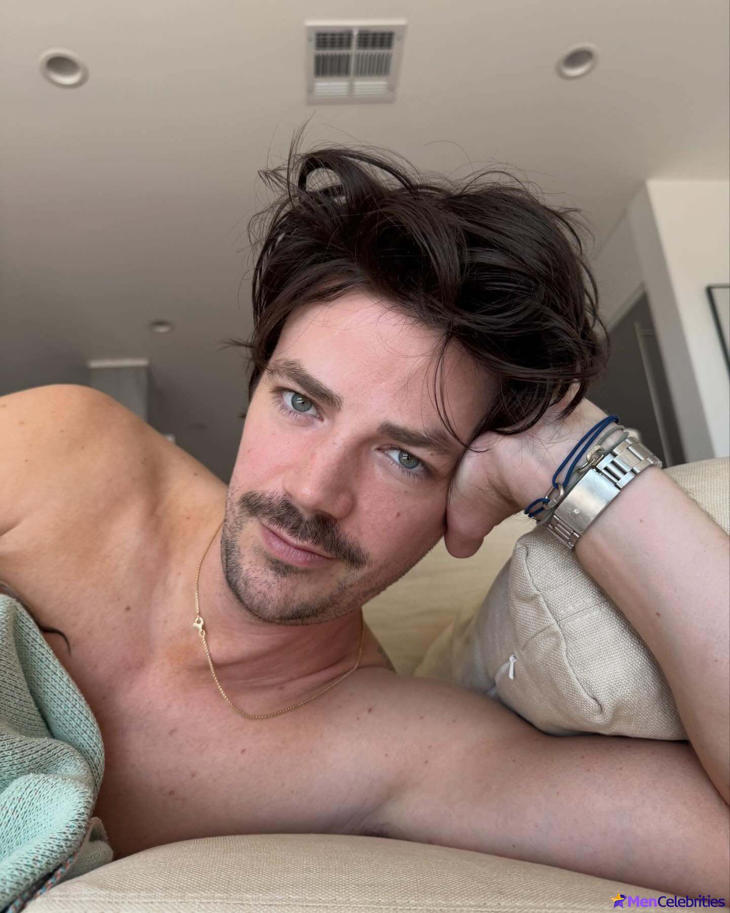 Grant Gustin nude and cock bulge pics