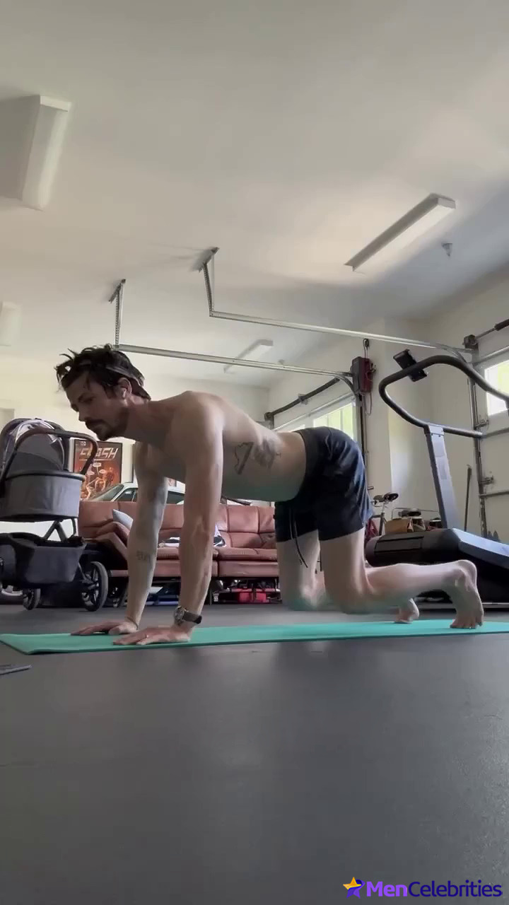 Grant Gustin nude and cock bulge pics