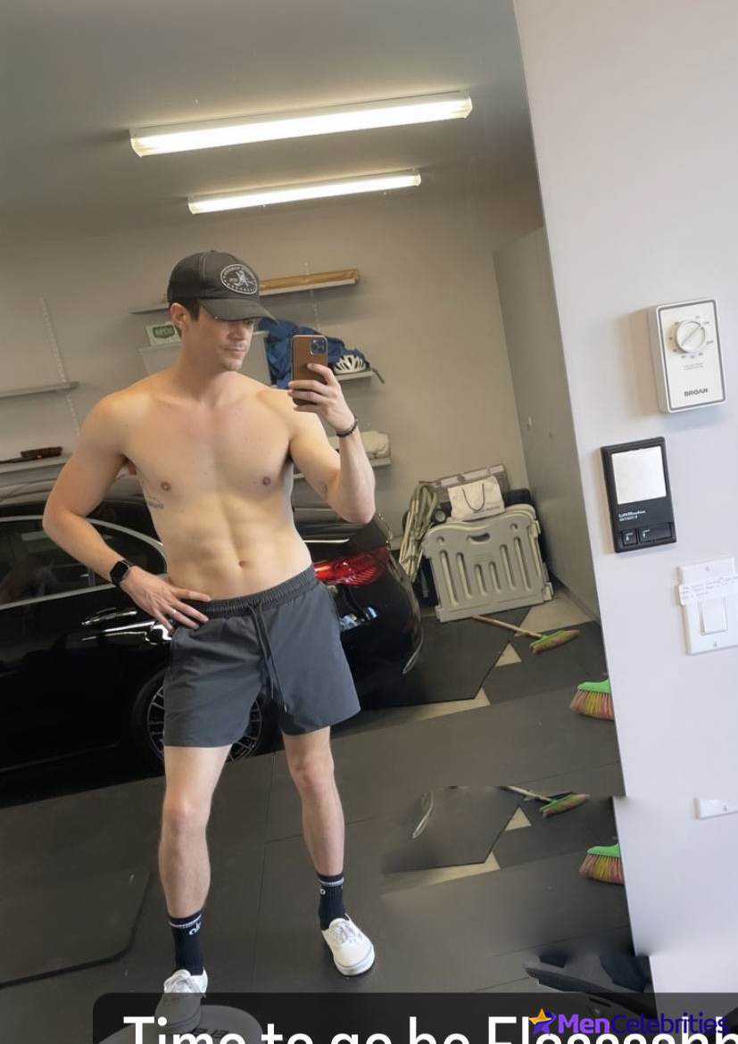 Grant Gustin nude and cock bulge pics