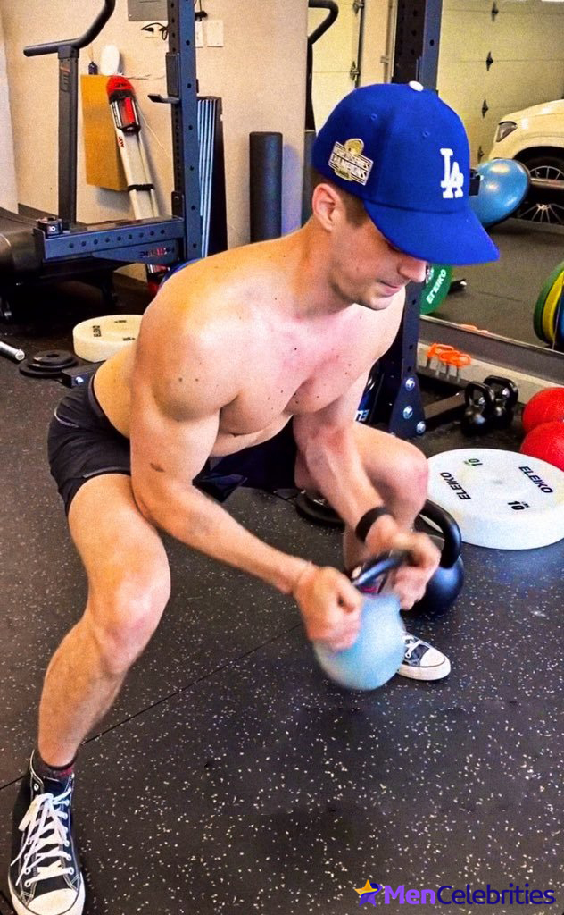 Grant Gustin nude and cock bulge pics
