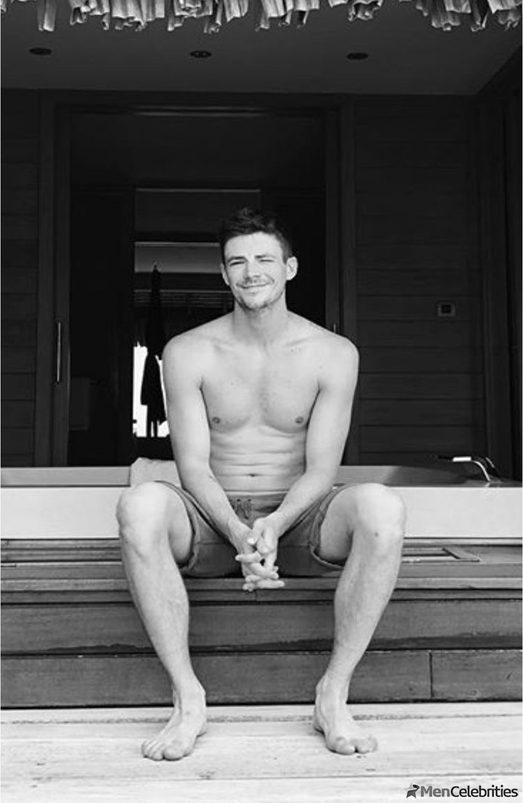 Grant Gustin nude and cock bulge pics