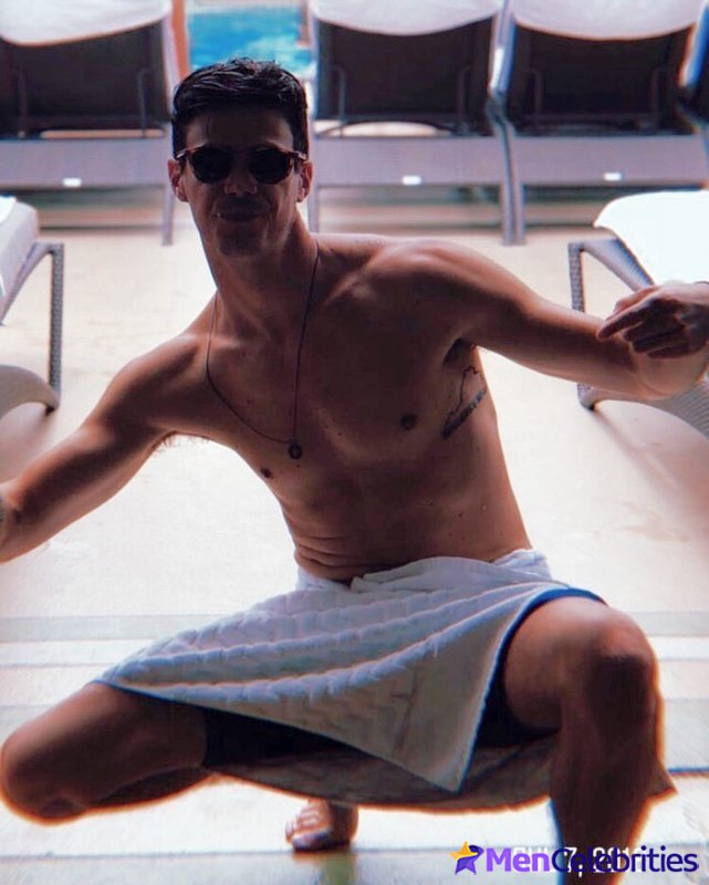 Grant Gustin nude and cock bulge pics