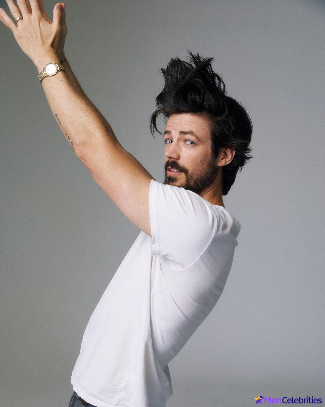 Grant Gustin nude and cock bulge pics