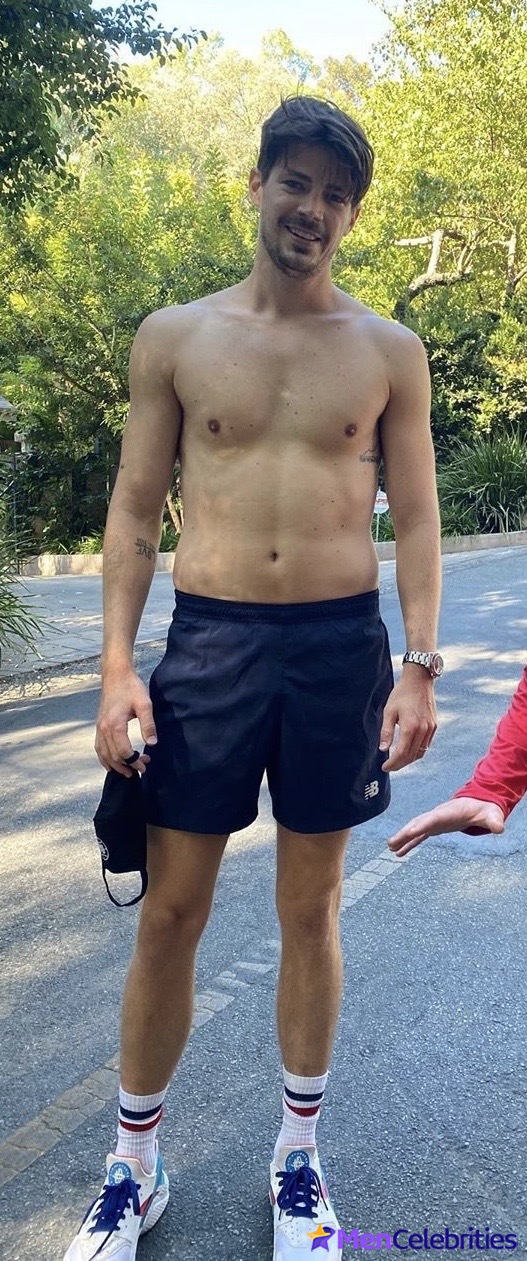 Grant Gustin nude and cock bulge pics